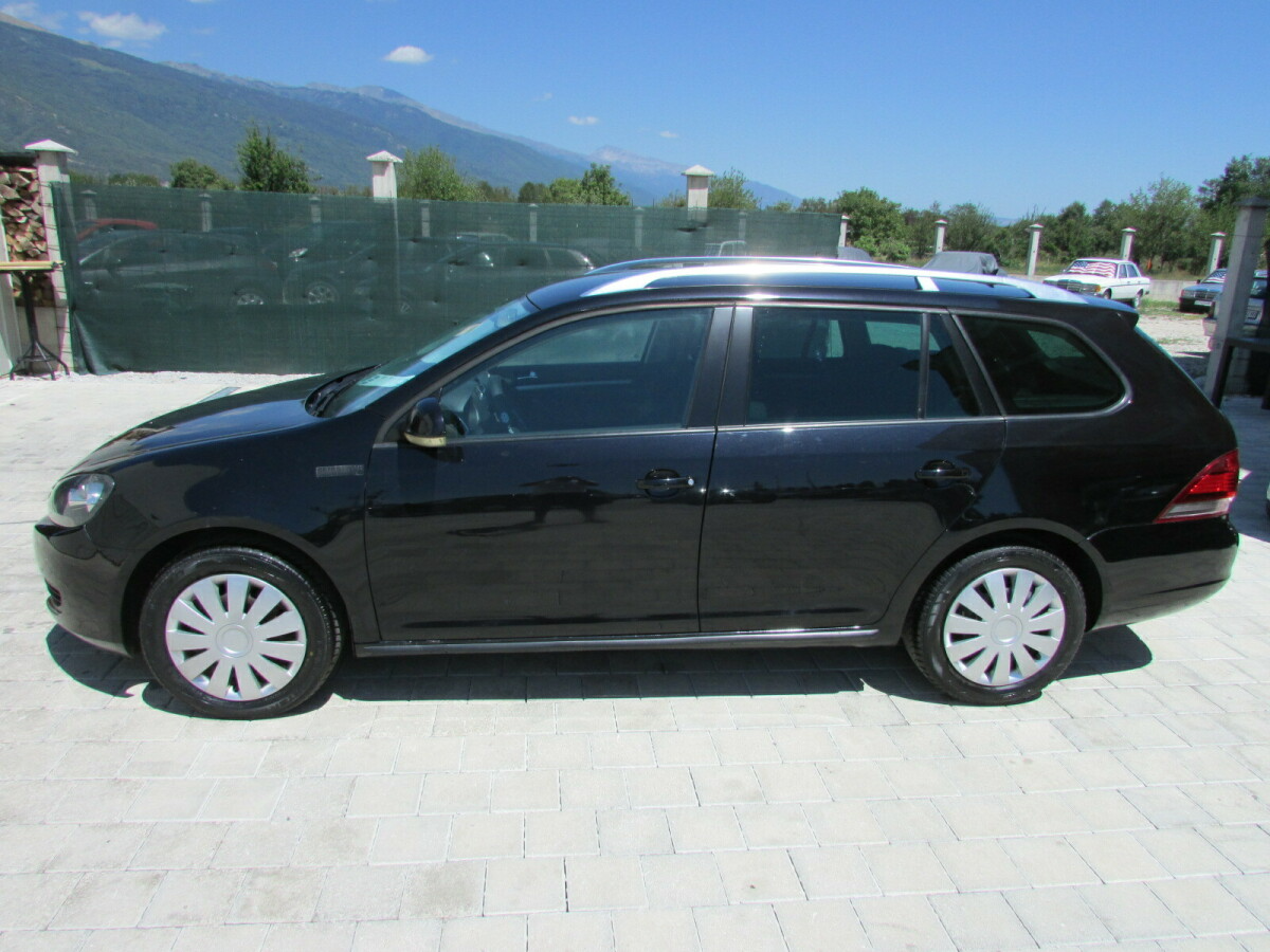 Volkswagen Golf   - 2010