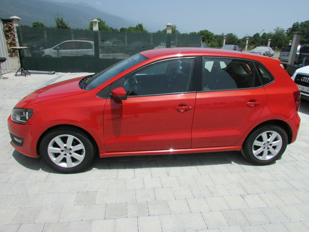 Volkswagen Polo   - 2010