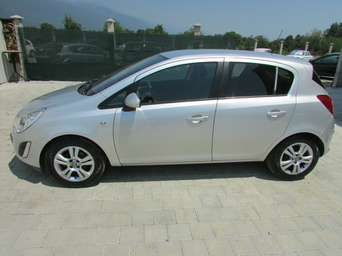 Opel Corsa   - 2012