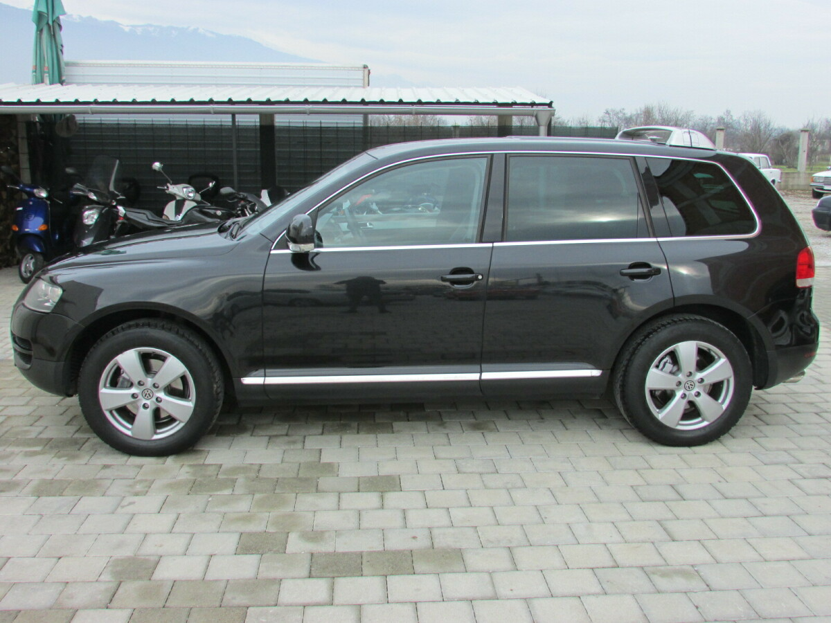 Volkswagen Touareg   - 2005