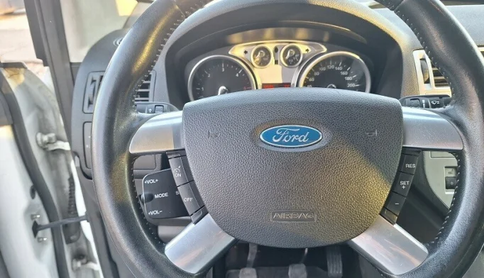 Ford Kuga  - 2008