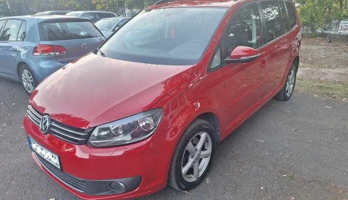 Volkswagen Touran   - 2011