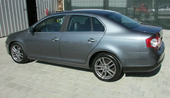 Volkswagen Jetta  - 2007