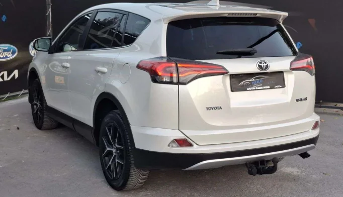 Toyota RAV4  - 2016