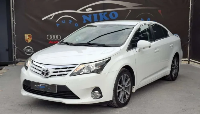 Toyota Avensis  - 2012