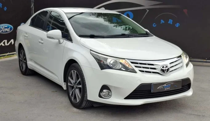 Toyota Avensis  - 2012