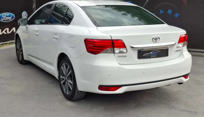 Toyota Avensis  - 2012