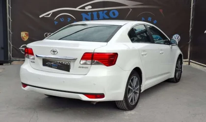 Toyota Avensis  - 2012