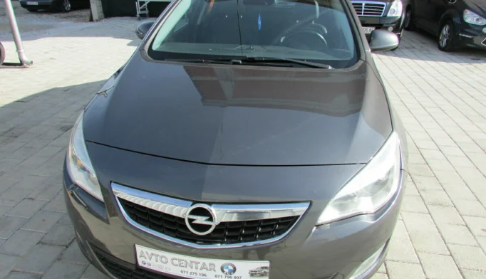 Opel Astra  - 2011