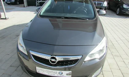 Opel Astra  - 2011