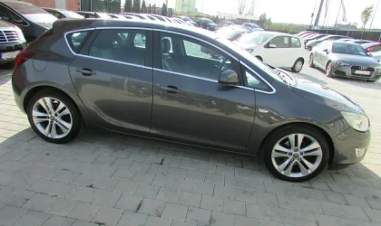 Opel Astra  - 2011