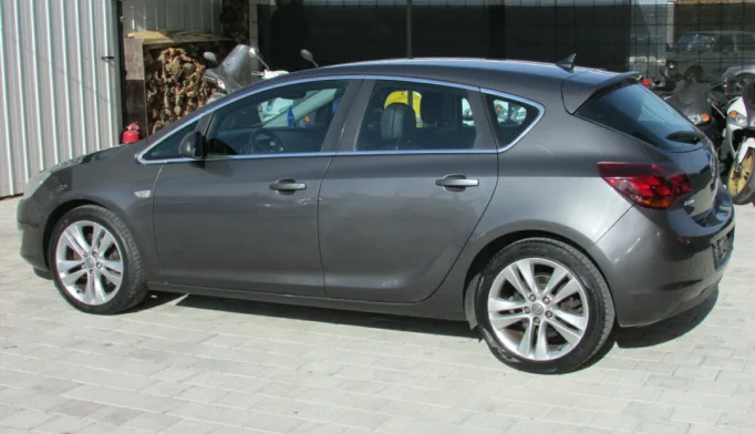 Opel Astra  - 2011