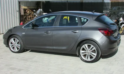 Opel Astra  - 2011