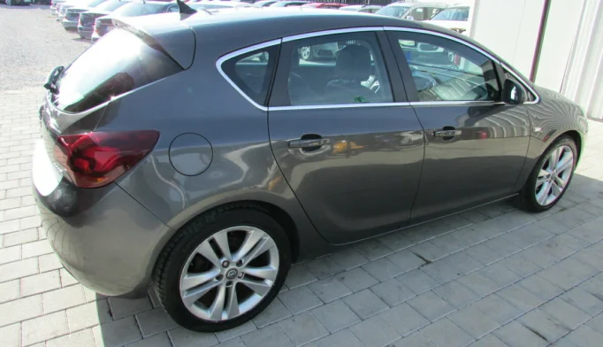 Opel Astra  - 2011