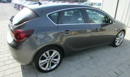 Opel Astra  - 2011