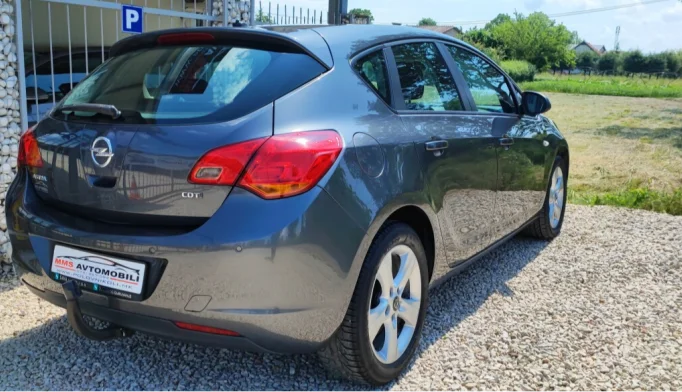 Opel Astra  - 2009