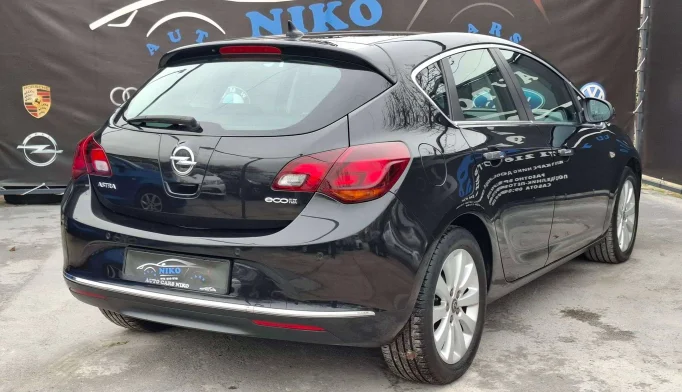 Opel Astra  - 2013