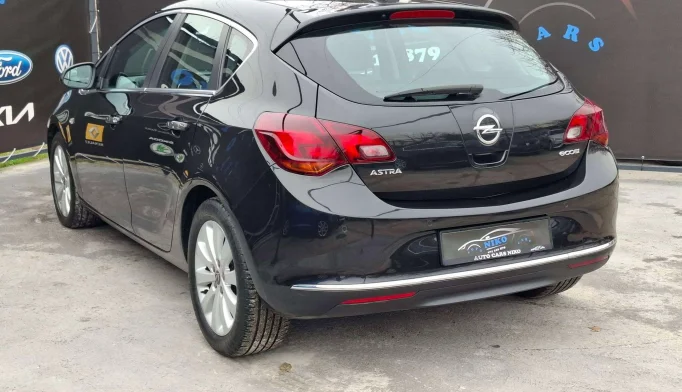 Opel Astra  - 2013