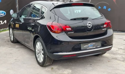 Opel Astra  - 2013