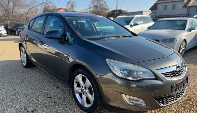 Opel Astra  - 2010