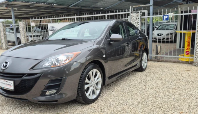 Mazda 323  - 2010