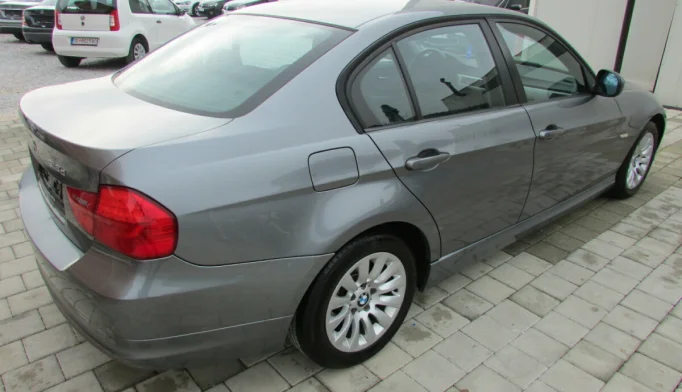 BMW 3 Series  - 2009