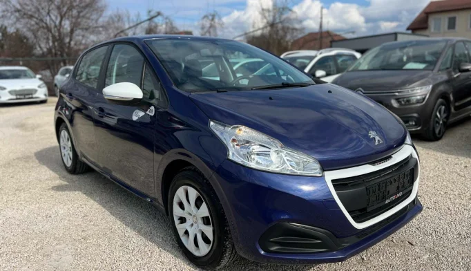 Peugeot 208  - 2012