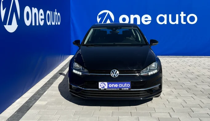 Volkswagen Golf   - 2018