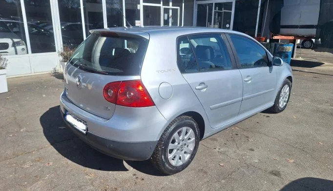 Volkswagen Golf  - 2005