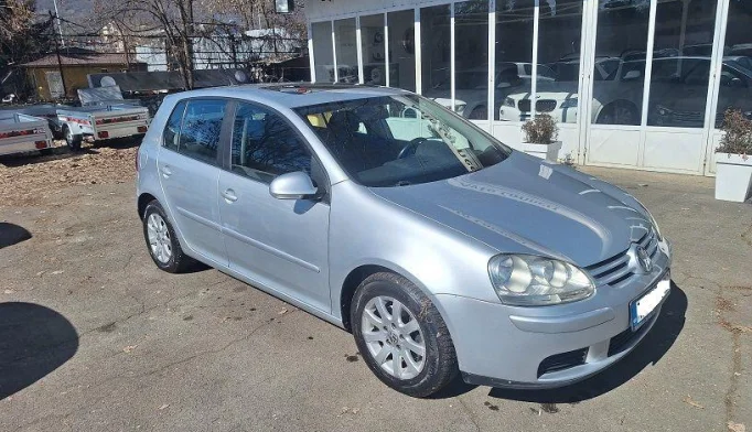 Volkswagen Golf  - 2005