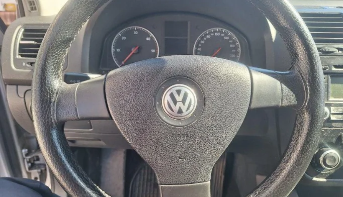 Volkswagen Golf  - 2005